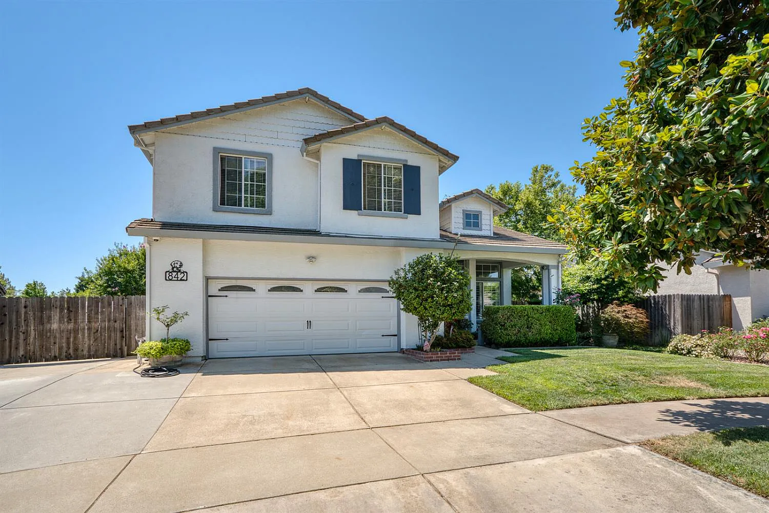 842 Fifteen Mile Dr photo 1