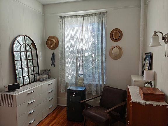 3rd image of 21 Aberdeen St APT 3
