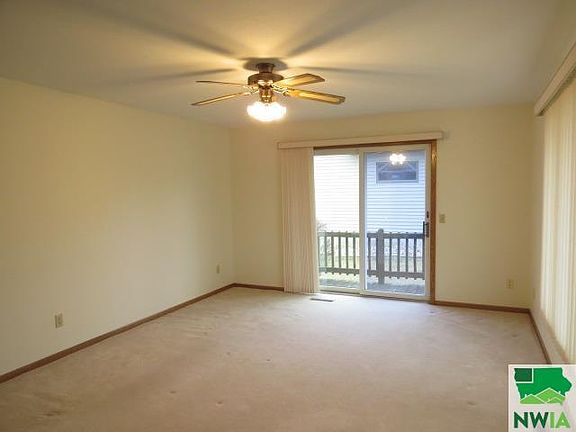 4th image of 501 15th St SE