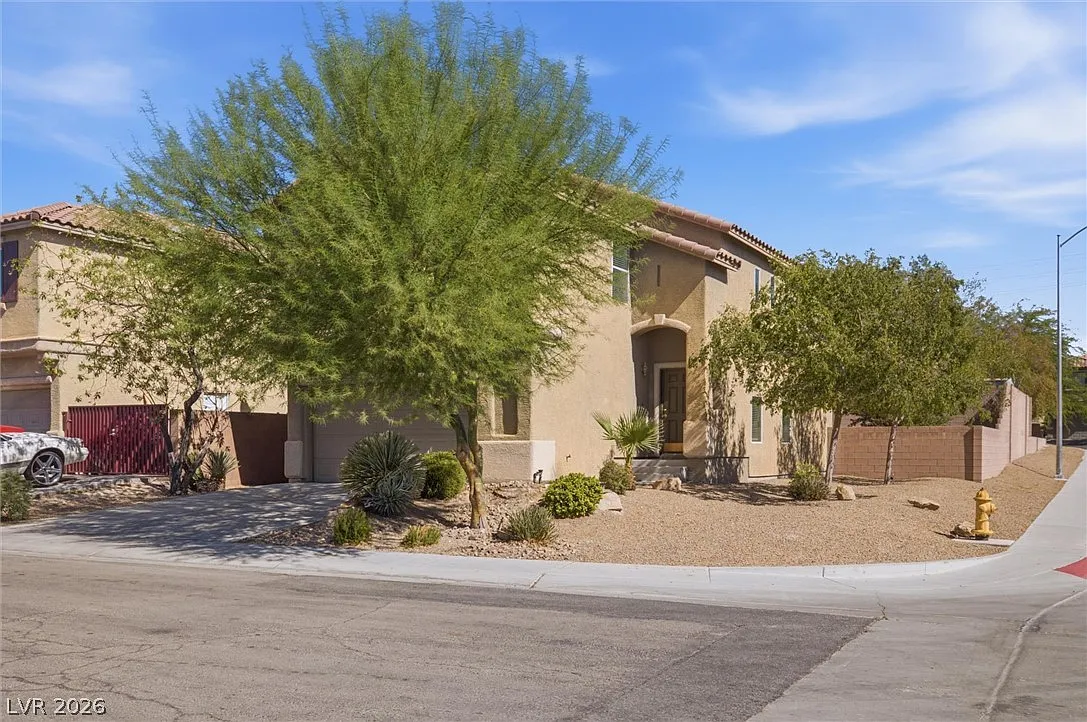 3 bed, 2.5 bath, 1955 sqft, $1,950 — Photo 2
