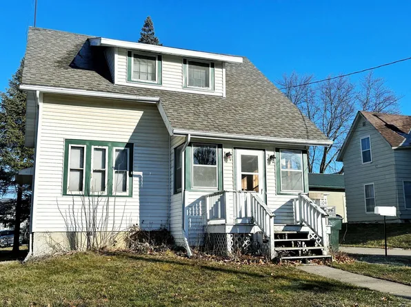 104 4th Ave NE, Waukon, IA 52172