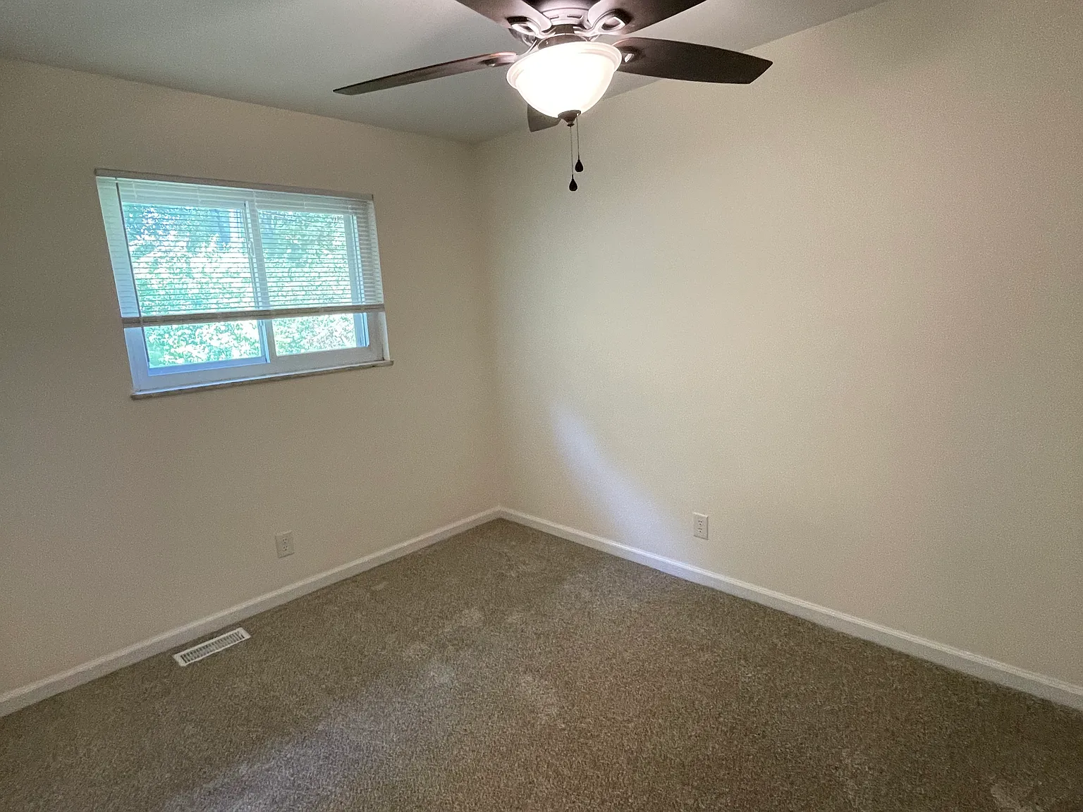2 bed, 1.5 bath, 930 sqft, $1,295 — Photo 3