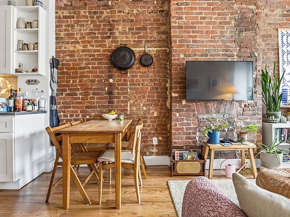 3rd image of 356 Halsey St #2
