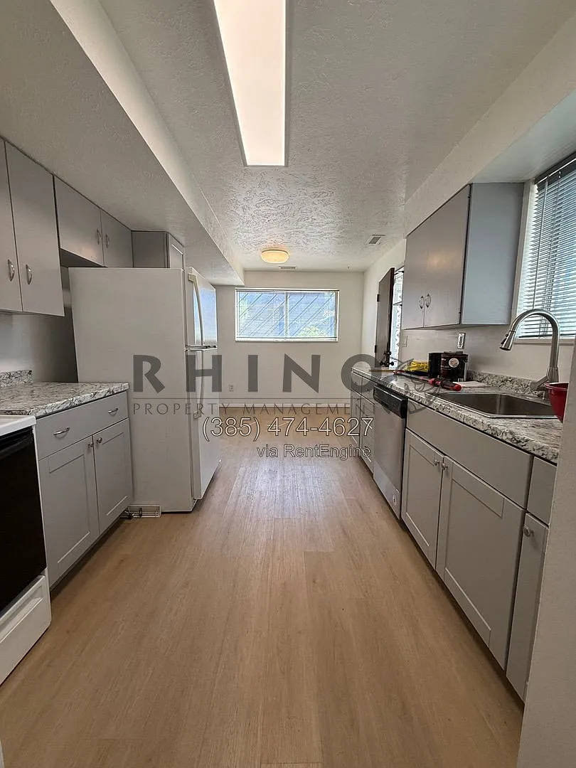 2 bed, 1.0 bath, 2522 sqft, $1,935 — Photo 2