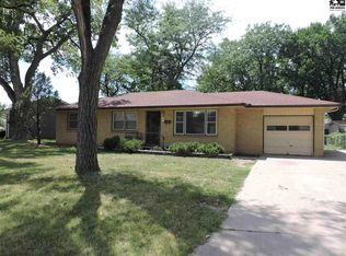 38 Harvest Ln, Hutchinson, KS 67502