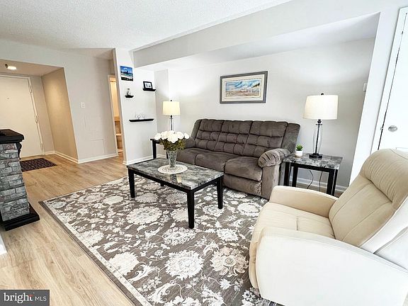 3rd image of 7401 Westlake Ter APT 105