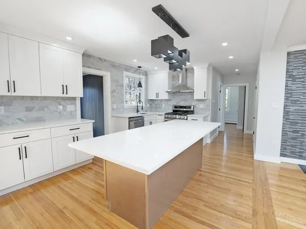 5 Howard St, Wenham, MA 01984