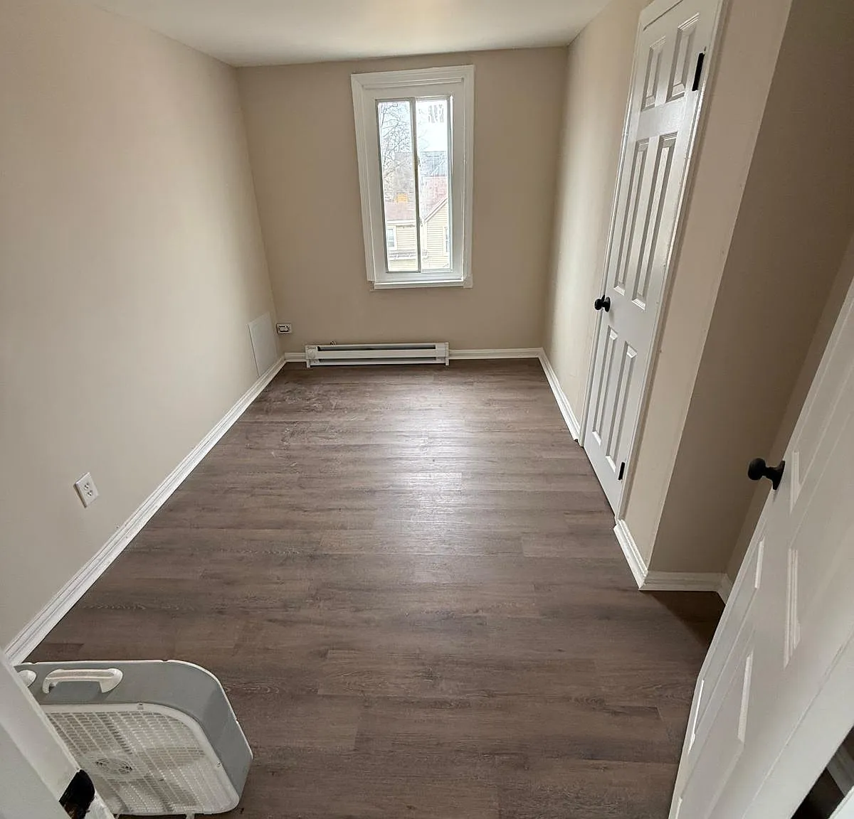 3 bed, 689 sqft, $1,100 — Photo 4