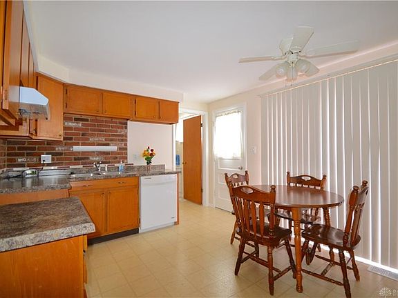 3rd image of 209 Deerfield Dr