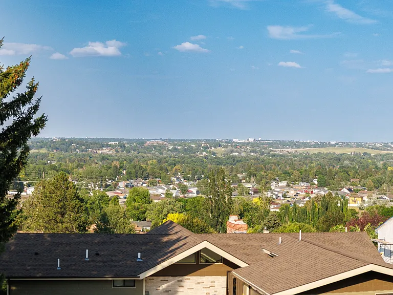 2750 Greenbriar Dr — Photo 31