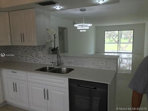 2nd image of 3202 Portofino Pt APT E2