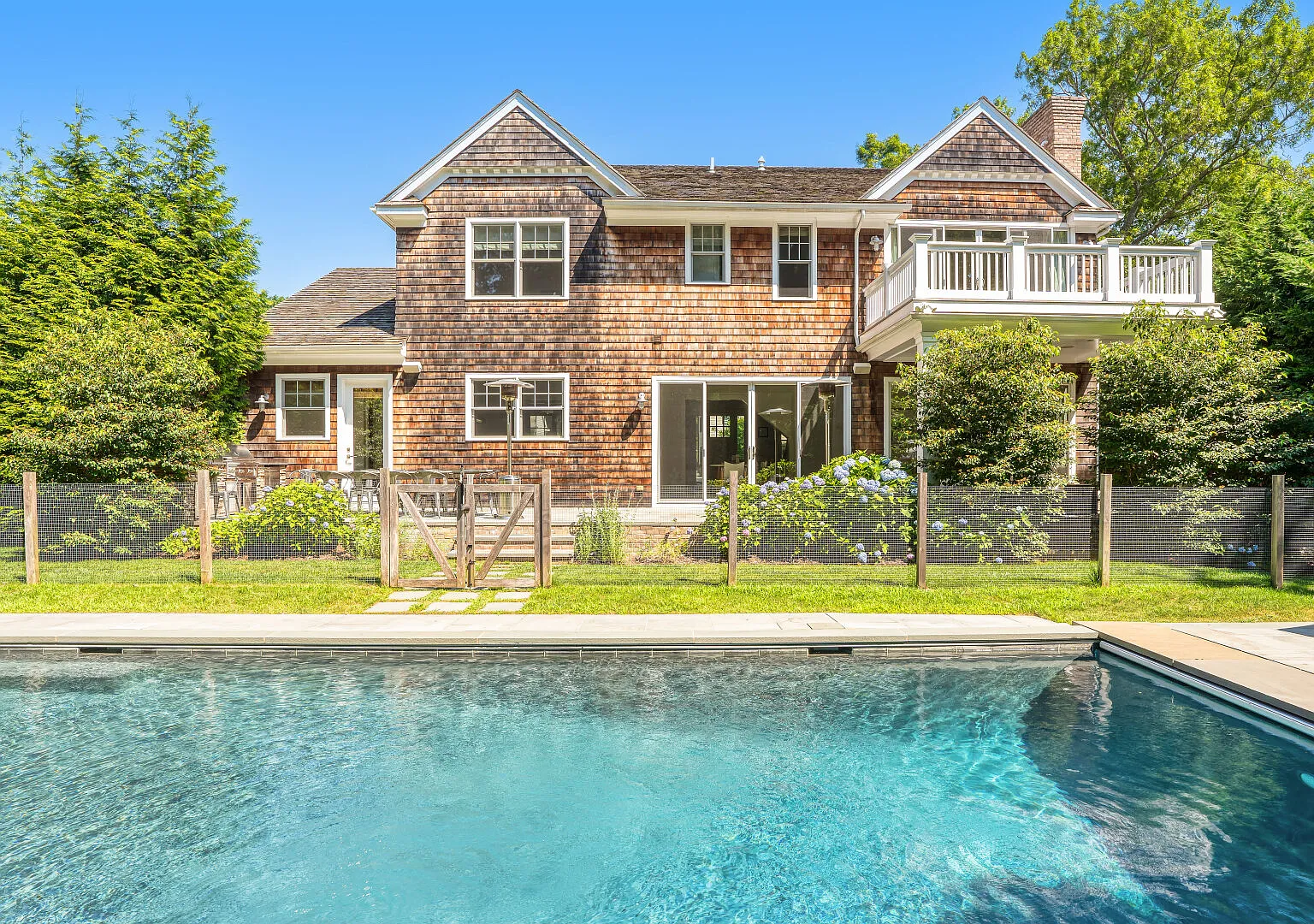 Timeless Hamptons style Beach Home, heated saltwater pool — Photo 1