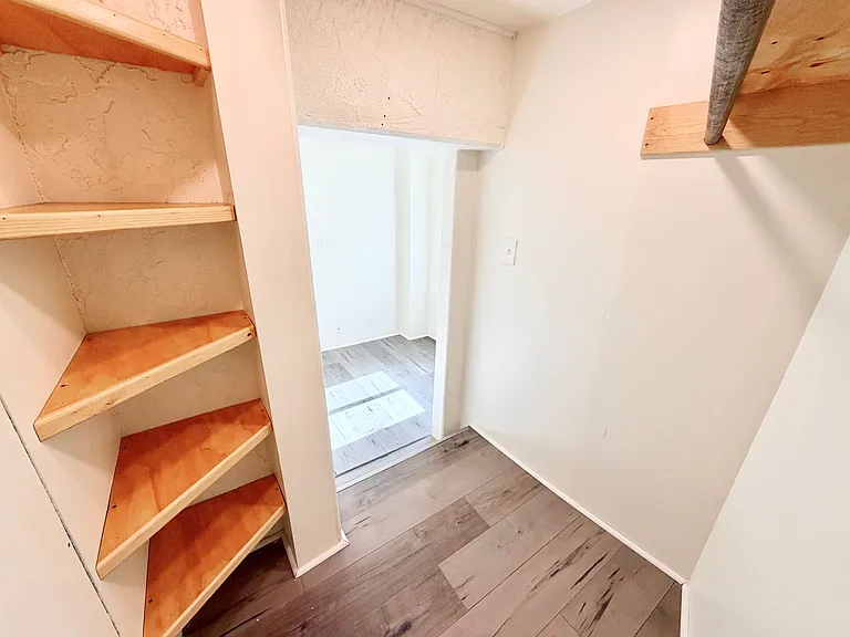 345 Crane Blvd — Photo 34