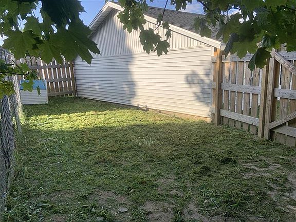 4th image of 119 Iroquois St