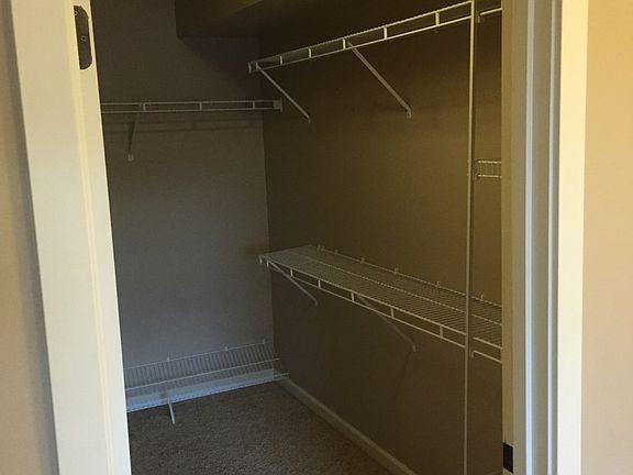 Master Bd Walk-in Closet