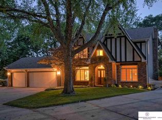 16569 Valley Cir, Omaha, NE 68130