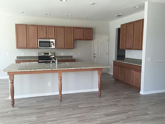 3rd image of 1556 Angler Ave
