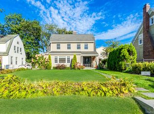 256 Garfield Avenue, Mineola, NY 11501