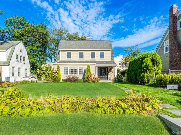 256 Garfield Avenue, Mineola, NY 11501