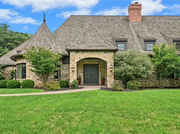 2214 N Melrose Ln, Bethlehem, PA 18015