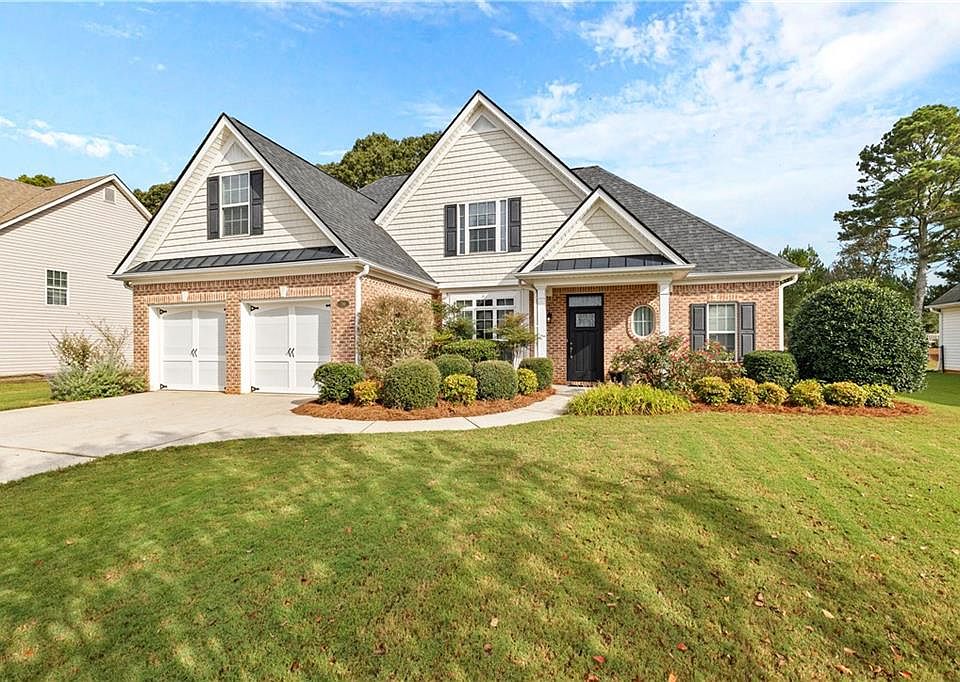 1st image of 210 Brookwood Dr