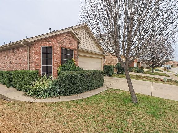 3rd image of 6368 Geneva Ln