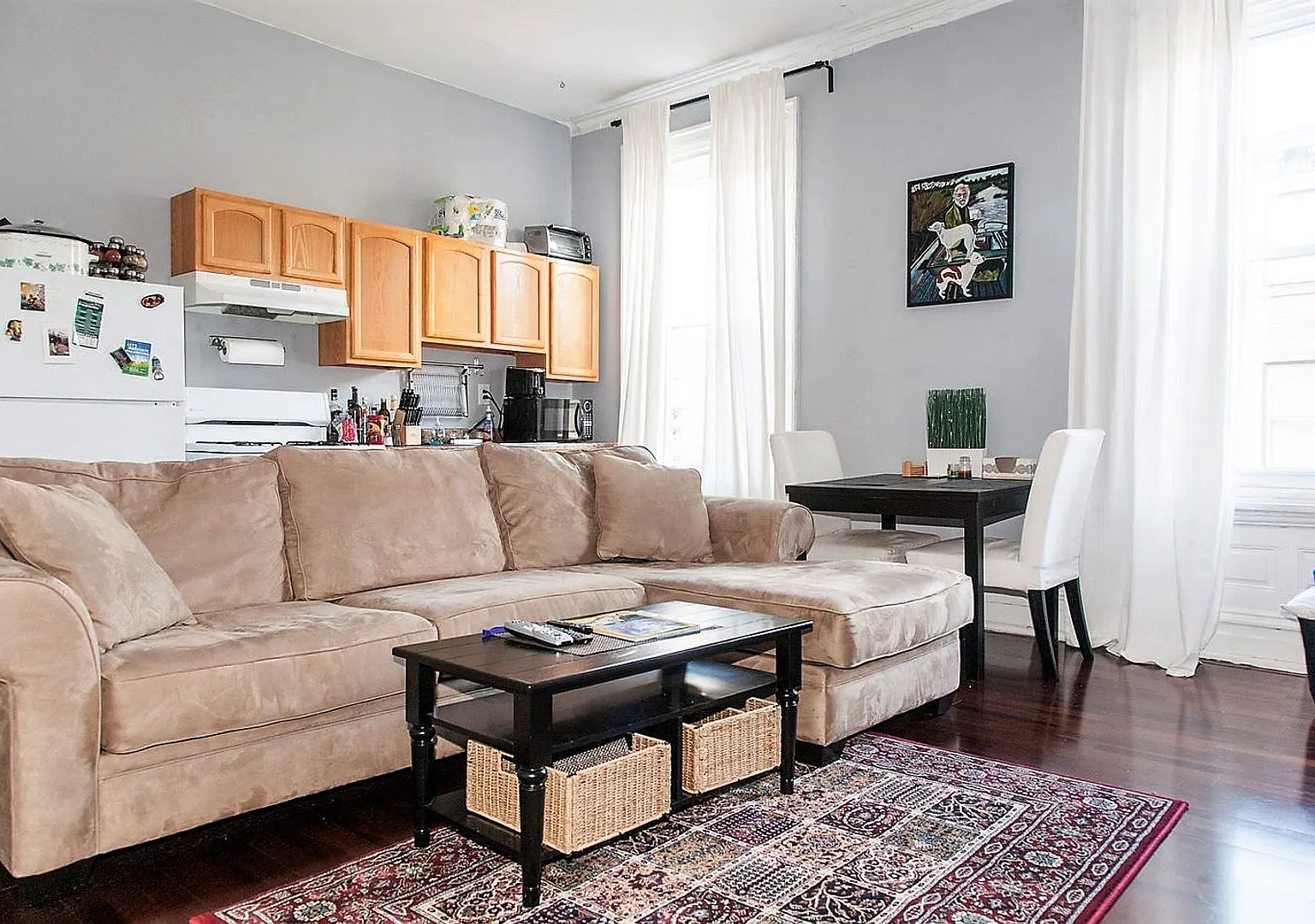 Spacious one bedroom unit in a great location in Fairmount. — Photo 1