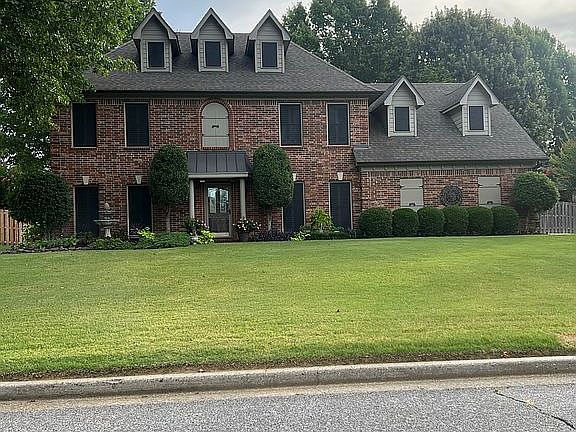 2nd image of 8122 Rosemont Dr
