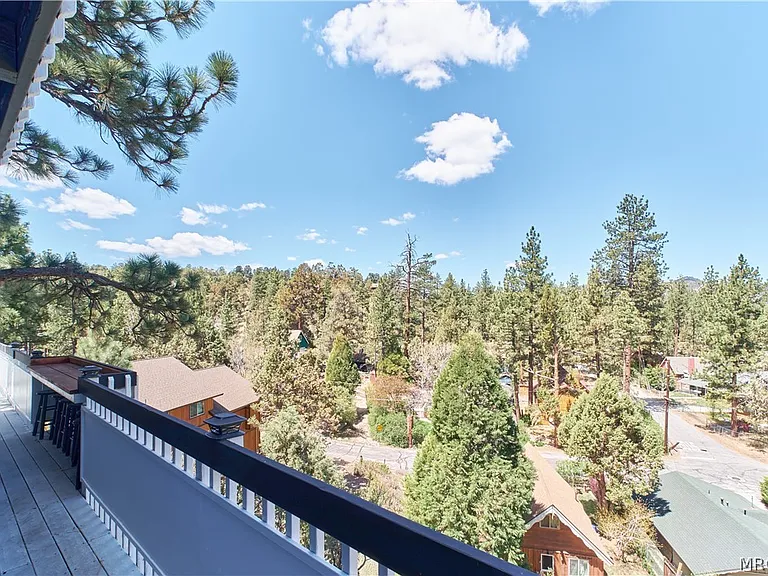 509 Wallace Ln — Photo 8