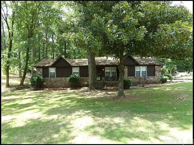 2818 Stephanie Dr — Photo 1