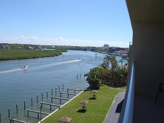 4th image of 19451 Gulf Blvd APT 709