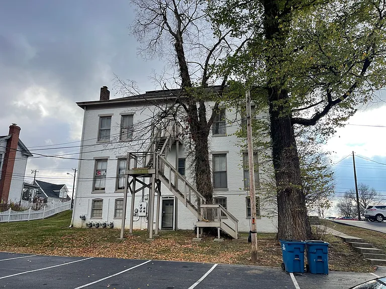 204 N Mulberry St — Photo 9