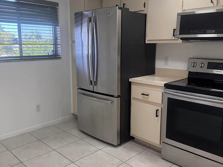 3178 Via Poinciana #303 — Photo 8