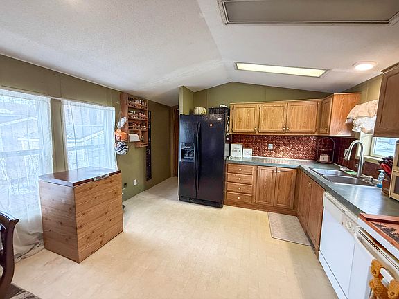 4th image of 3 Baxter Place