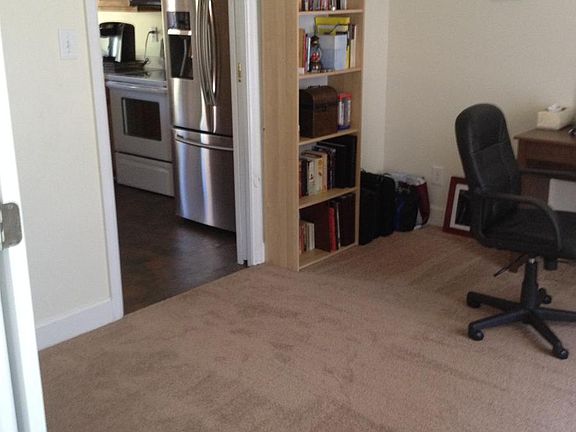 Dining room can also be used as an office thanks to pocket d