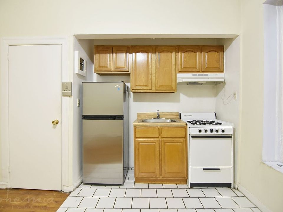 2nd image of 246 Bradhurst Ave APT 25