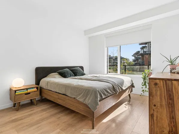 725 Marine Dr #313, North Vancouver, BC V7M 0G2