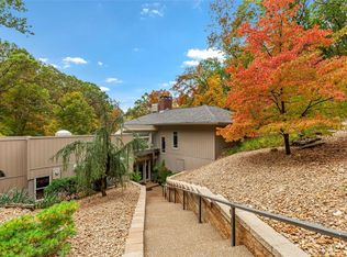 1245 Walnut Hill Farm Dr, Chesterfield, MO 63005