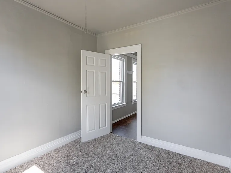 4634 Howard St — Photo 11