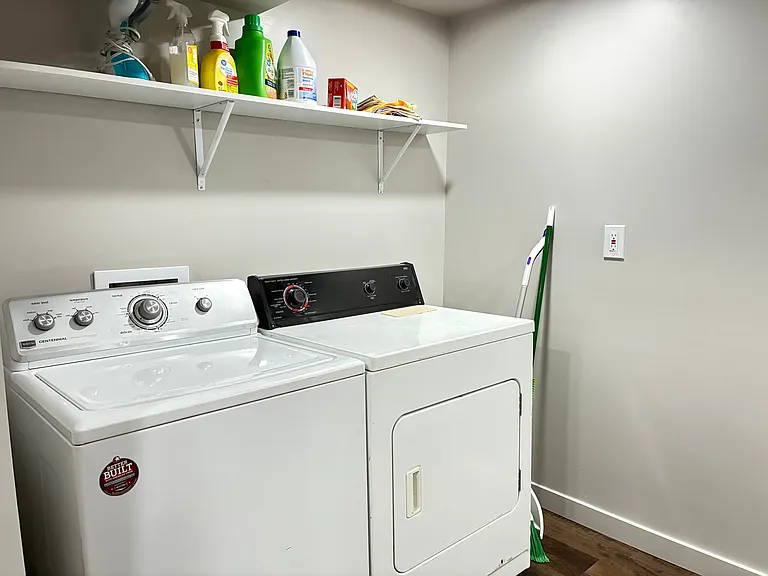 2 bed, 1.0 bath, 1024 sqft, $2,000 — Photo 45