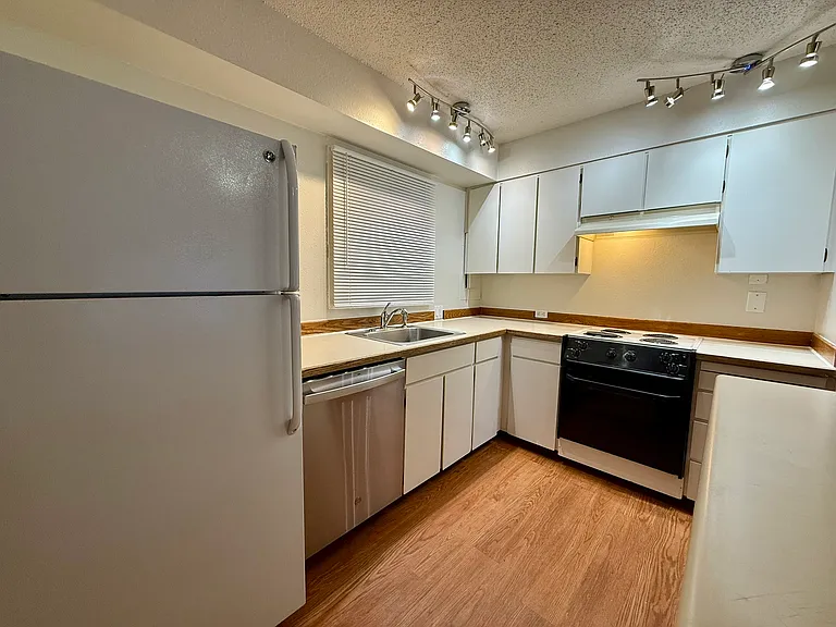 CENTURY APARTMENTS — Photo 13