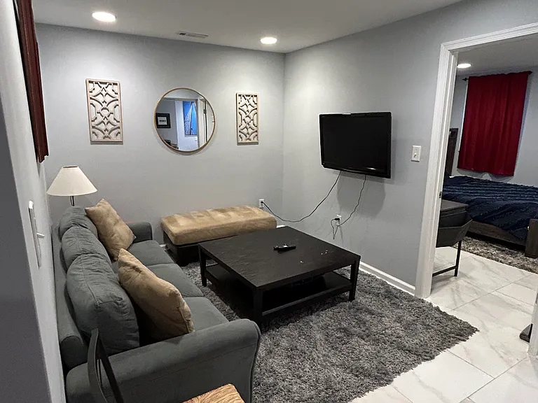805 N Barton St — Photo 4
