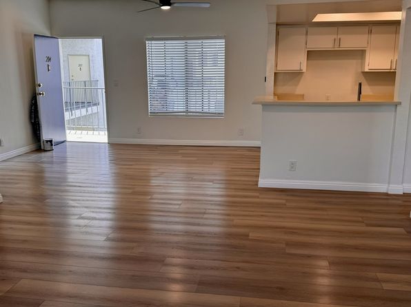 15215 Dickens St #204