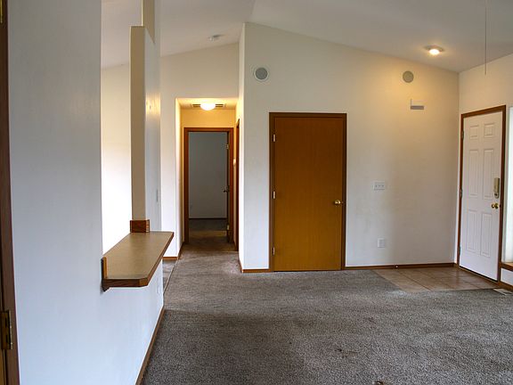 5th image of 1899 3rd St SE