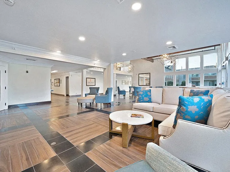 The Crest at Citrus Heights (55+) — Photo 16