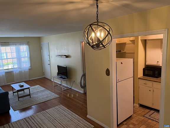 5th image of 121 Hessian Hills Rdg APT 3