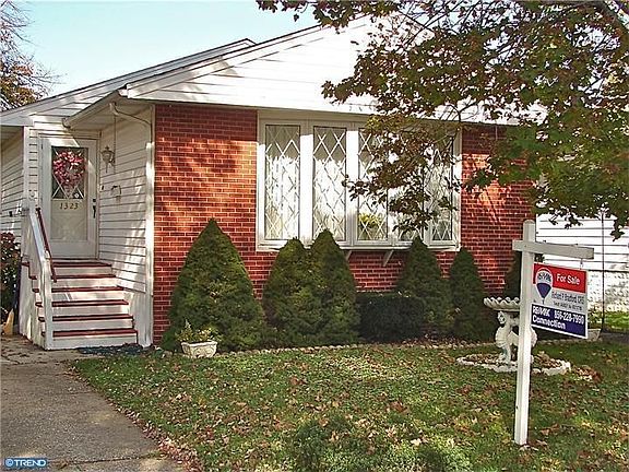 2nd image of 1323 Lincoln Ave