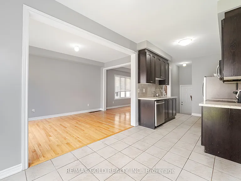 67 Yardley Cres — Photo 17