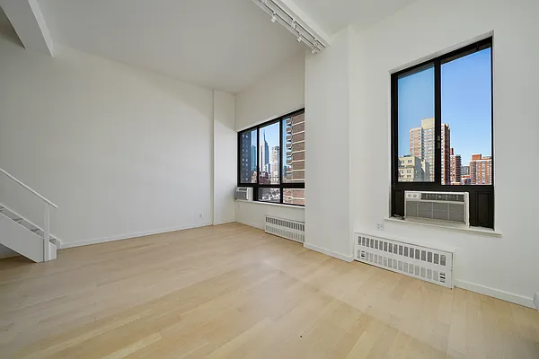 Rented by Julien Aractingi, LREB | media 13