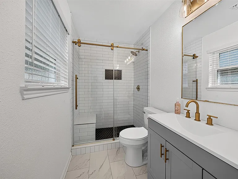 17006 Enchanted Cir E — Photo 24